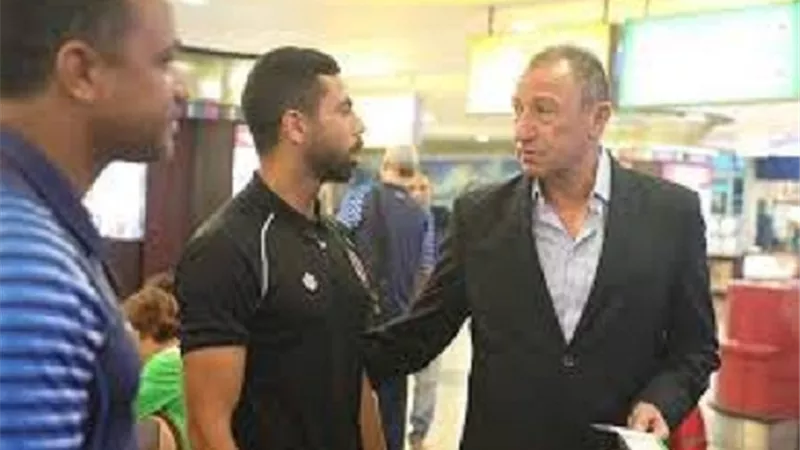 الخطيب يطمئن على بعثة الأهلى قبل مغادرة جنوب أفريقيا