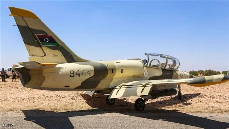 الجيش الليبي يستهدف الميليشيات في مطار معيتيقة