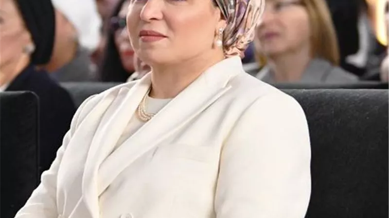 انتصار السيسى: خالص الحب والتقدير لكل إمرأه مصرية