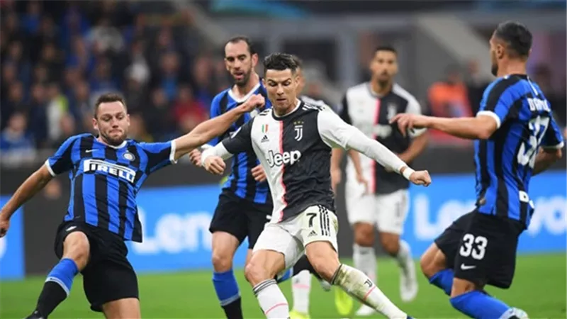 يوفنتوس يتربع على قمة الدورى الإيطالى بعد الفوز على إنتر ميلان بهدفين
