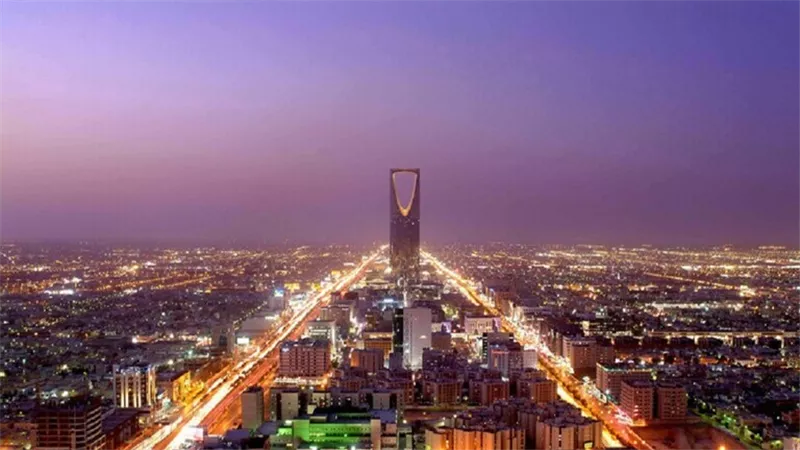 السعودية تعلق سفر المواطنين والمقيمين إلى 9 دول
