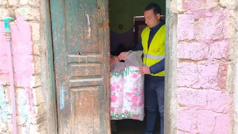 توزيع 12 ألف لحاف وبطانيه بكفرالشيخ