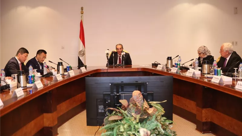 الاتصالات:إطلاق بوابة الكترونية لتدريب 20000 شاب أون لاين خلال العام