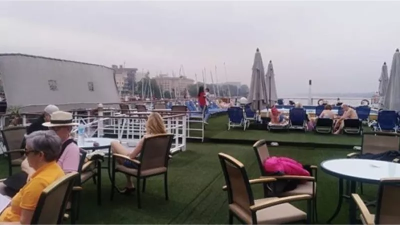 صحة أسوان تتابع حالة السائحين الاجانب بالبواخر السياحية