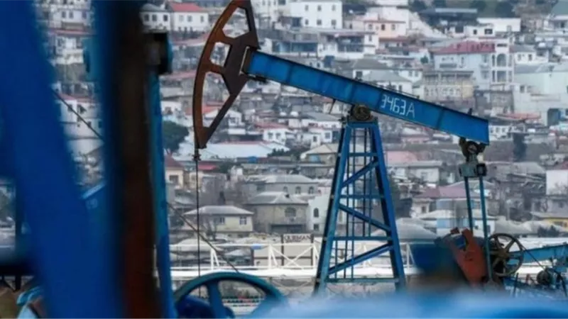 النفط يتعافى من أكبر خسارة في 30 عاما.. قفز 8 %