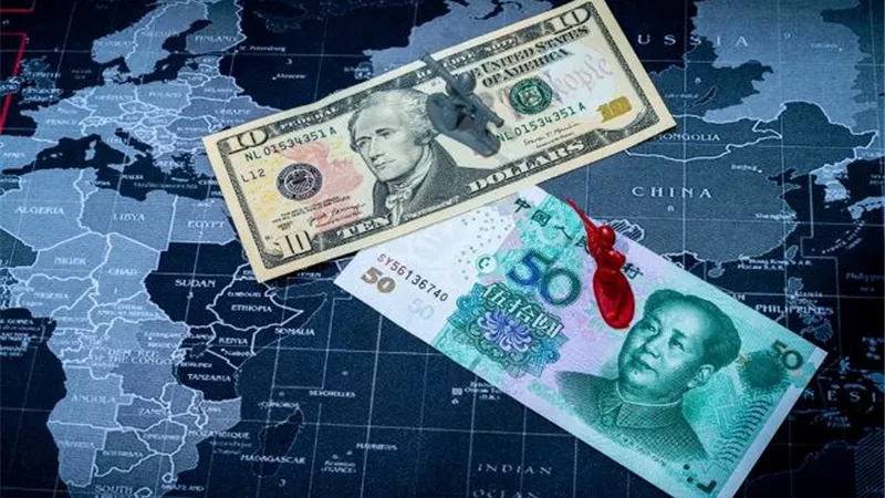 الدولار ينتعش والين يتراجع
