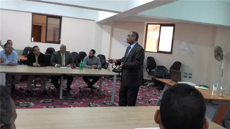 دورة تدريبية لتنمية قدرات مديرى الإدارات بجامعة جنوب الوادى