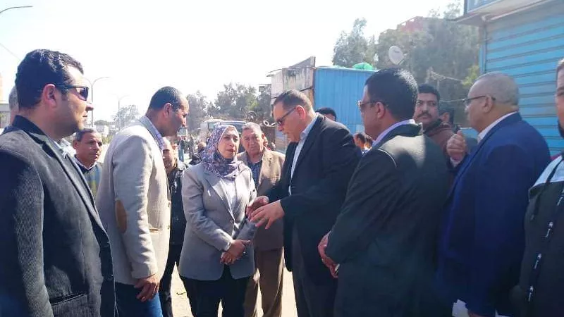 غراب يقود حملة لإزالة الأكشاك المخالفة ورفع القمامة بشوارع بلبيس