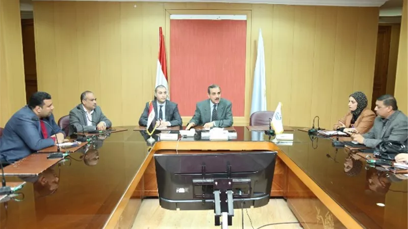 محافظ كفرالشيخ يبحث خطة المشروعات لخدمة الأكثر احتياجاً