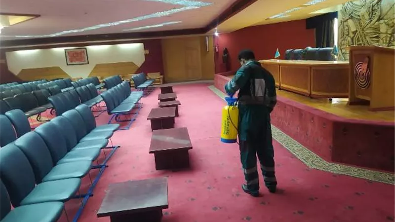 بالصور.. إجراءات احترازية.. 'الصحفيين' تعقم مبناها ضد 'كورونا'