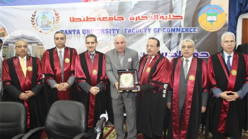 تكريم أسر شهداء الجيش والشرطة بـ 