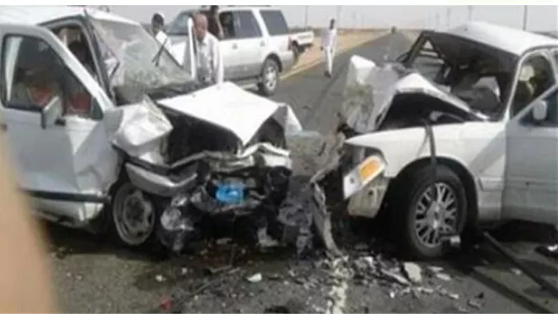 مصرع وإصابة 6 في حادث تصادم سيارتين بمطروح