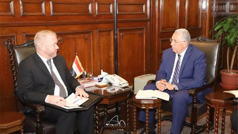 وزير الزراعة يبحث مع السفير النيوزلندي التعاون في المجال الزراعي