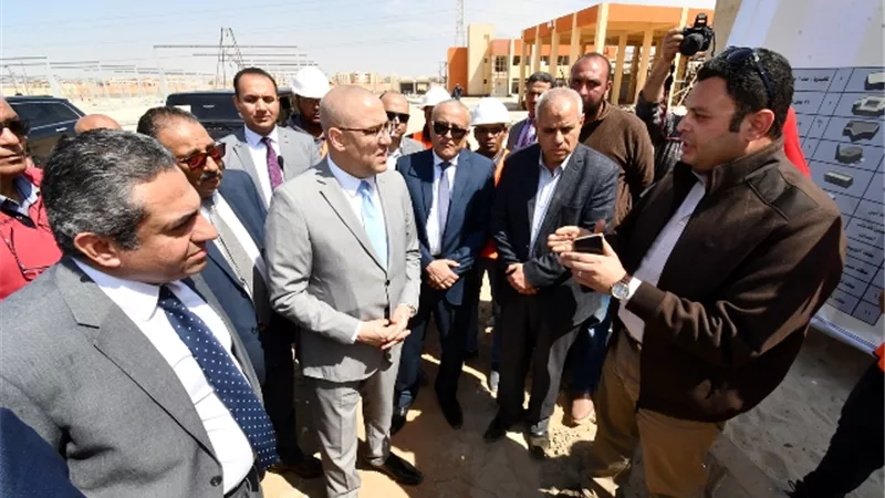 وزير الإسكان يقوم بجولة موسعة بـ٦ أكتوبر لتفقد مشروعات المرافق وتطوير محاور الطرق الرئيسية