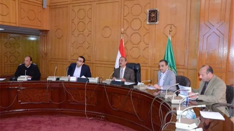 محافظ الإسماعيلية يوجه بتفعيل المراكز التكنولوجية لخدمة المواطنين