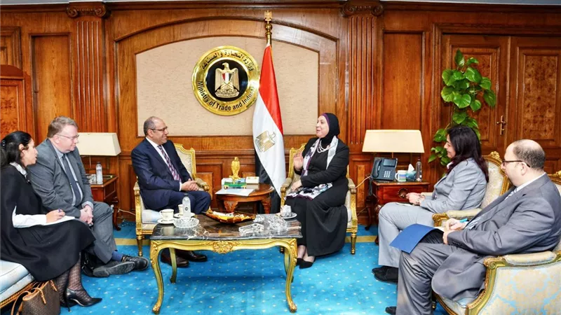 وزيرة الصناعة لوفد منظمة العمل الدولية: نحرص على توفير فرص عمل لائقة
