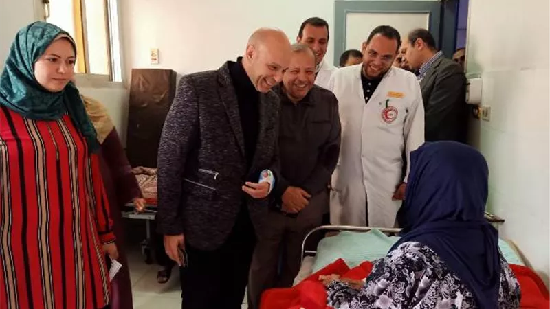 مدير صحة الشرقية يتابع خدمة المناظير بحميات الزقازيق .صور