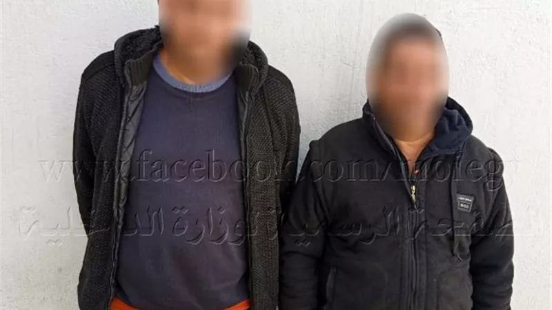 ضبط السائق ومصور فيديو التنمر بشاب آسيوي أعلى الطريق الدائري