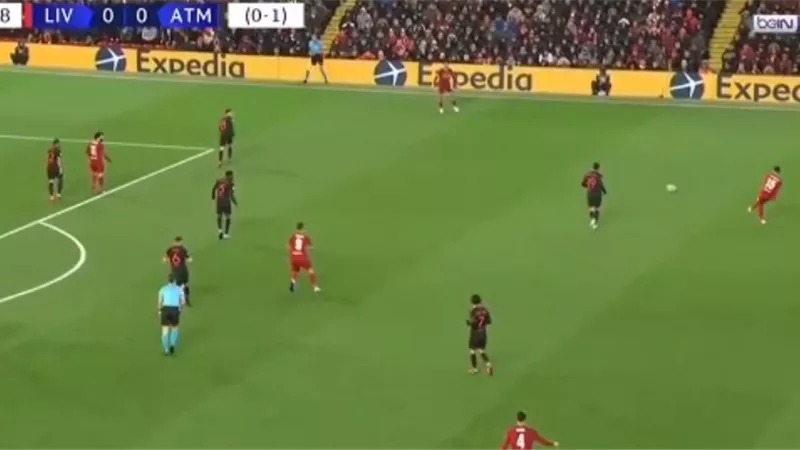 مرور ربع ساعة والتعادل سيد الموقف بين ليفربول واتليتكو مدريد وسقوط أمطار على انفيليد