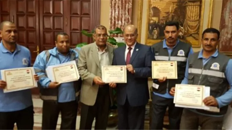 النائب طارق متولي يكرم خمسة اعادو طفلا للحياة