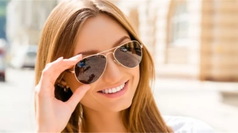 هل ارتداء النظارات يساعد على حمايتك من فيروس كورونا؟