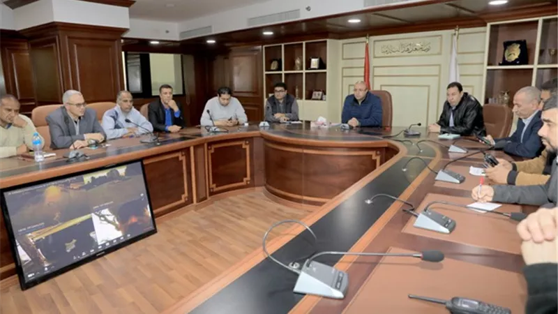 محافظ بني سويف يتابع حالة الطقس من غرفة عمليات المحافظه