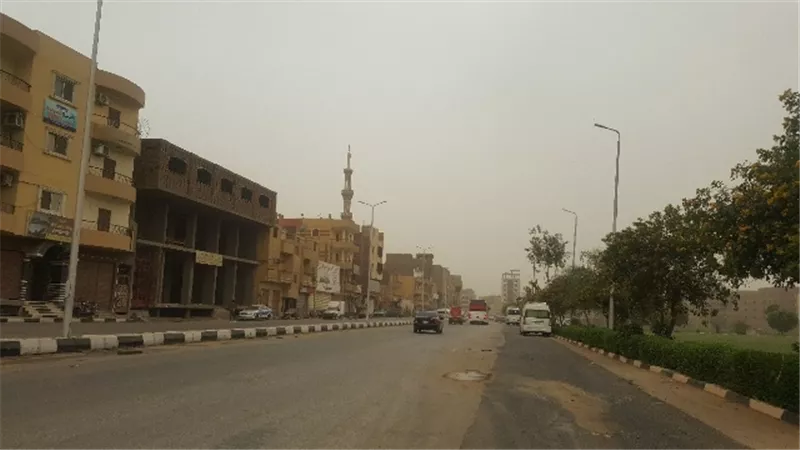 إغلاق مطار الأقصر والطرق الصحراوية بسبب العاصفة الترابية