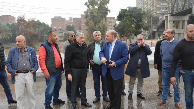 محافظ المنيا يتابع ميدانيا سحب المياه من الشوارع