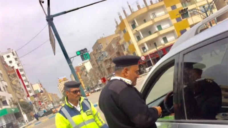 ولا مليون طقس واعصار يهمنا خرجنا من اجل لقمة العيش