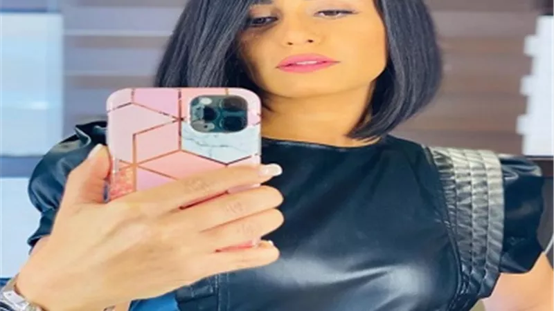 إطلالة ساحرة وابتسامة رقيقة للفنانة منة فضالي عبر انستجرام ..صور