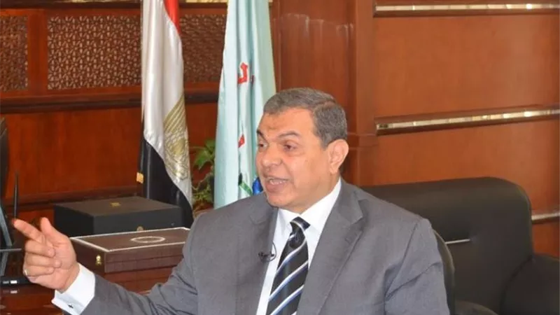 القوي العاملة: بسبب الطقس السيئ.. إجازة مدفوعة الأجر للعاملين بالقطاع الخاص.. غدًا