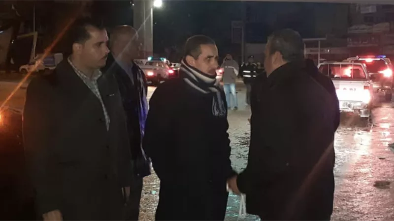 محافظ الغربية يشرف على أعمال شفط المياه من شوارع فى جولة ليلية بمدينة المحلة