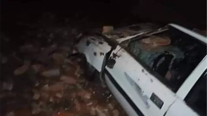 الطقس السيئ.سقوط شرفة منزل يحطم سيارة في الإسماعيلية .صور