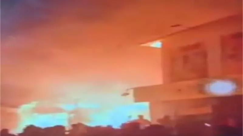حريق هائل بجوار سور محطة مترو شبرا الخيمة