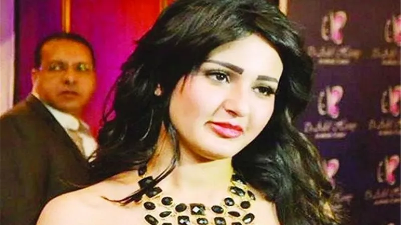 غرق سيارة شيما الحاج فى مياه الأمطار.. صور
