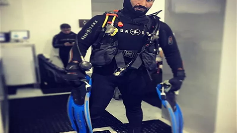 أحمد سعد يتحدى الأمطار..