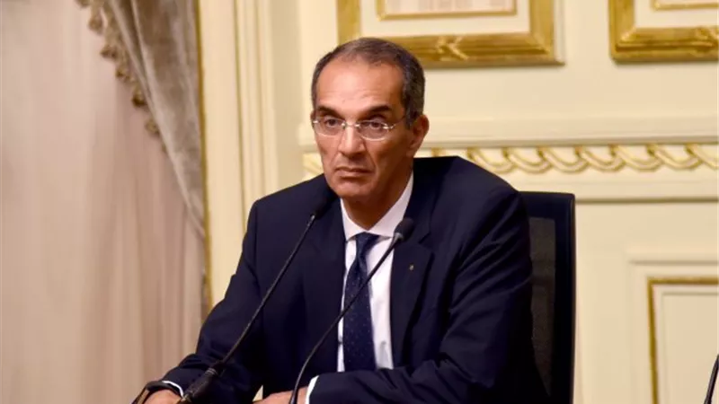 وزير الإتصالات يعلن عن تأثر شبكات المحمول والإنترنت بالطقس السئ