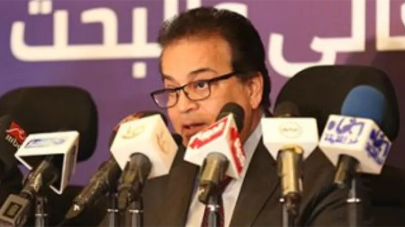وزير التعليم العالي : تعطيل الدراسة بالجامعات والمعاهد غدا