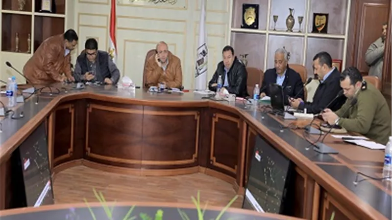 محافظ بني سويف يواصل متابعته إجراءات التعامل مع تداعيات الطقس السئ