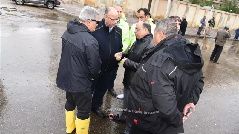 رسلان و محافظ القاهرة يتفقدون اعمال سحب المياه بمصر الجديدة