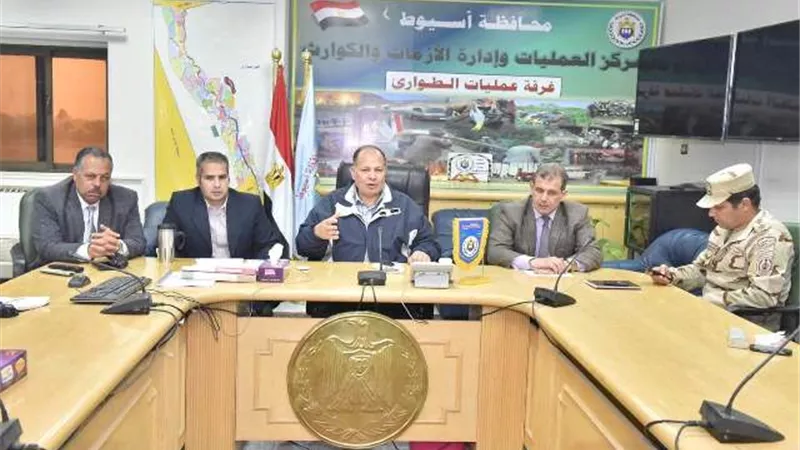 محافظ أسيوط يقرر تعطيل الدراسة غداُ السبت بسبب الطقس السىء