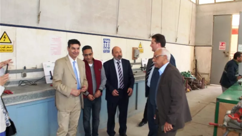 وفد بلغاري يزور مركز تدريب نقابة البناء والأخشاب