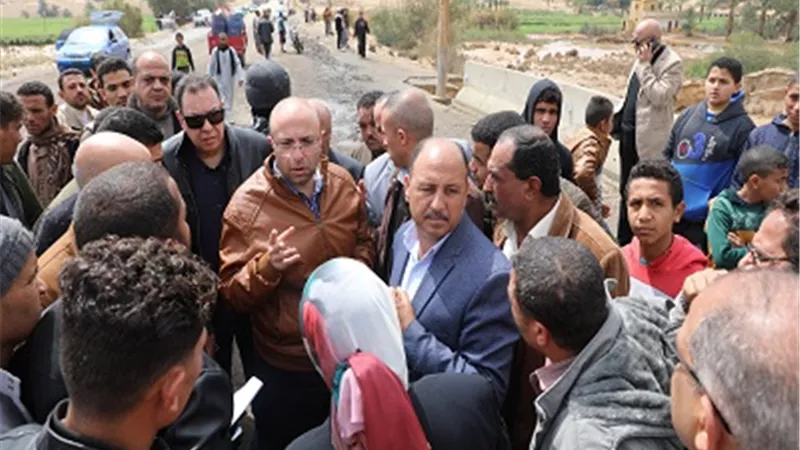 2مخبر بلدى وقافله طبيه وبطاطين وأعذيه للمضارين بسنور