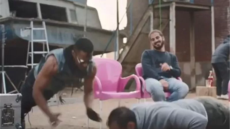 شاهد بالفيديو: محمد رمضان فى تحدى مع احد فريقة بلعبة 