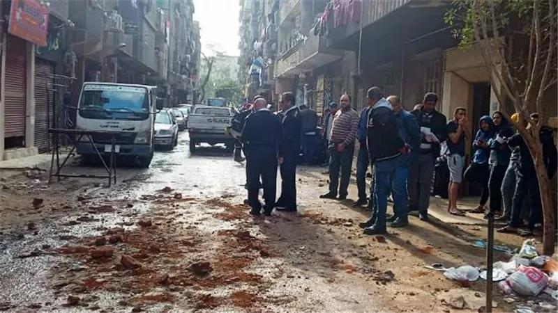 انهيار بلكونه عقار بحى جنوب الجيزة.. بالصور