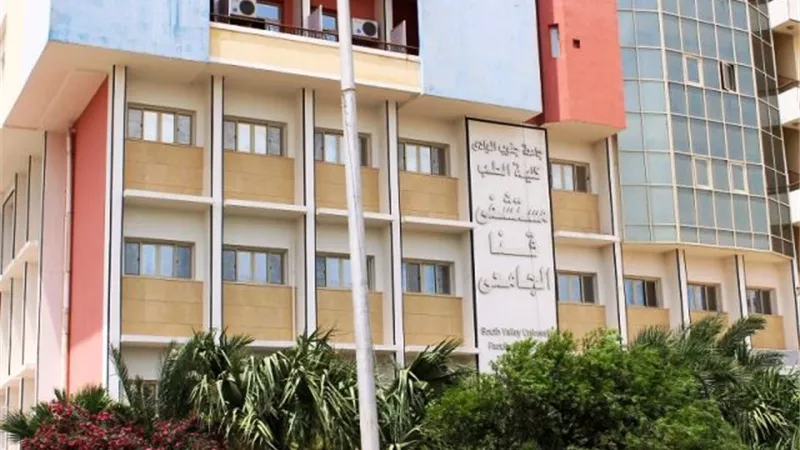 منع زيارة المرضى بمستشفيات قنا الجامعية لمواجهة 