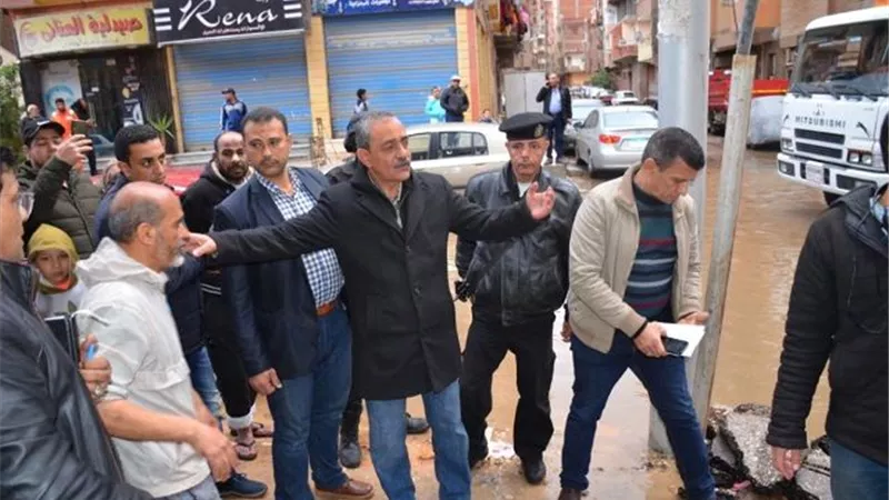 محافظ الإسماعيلية يوجه بزيادة سيارات كسح الأمطار بحي ثان.صور