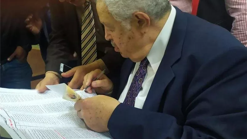 رجائي عطية يدلى بصوته في انتخابات المحامين.. ويؤكد: لا رقيب إلا ضمائركم