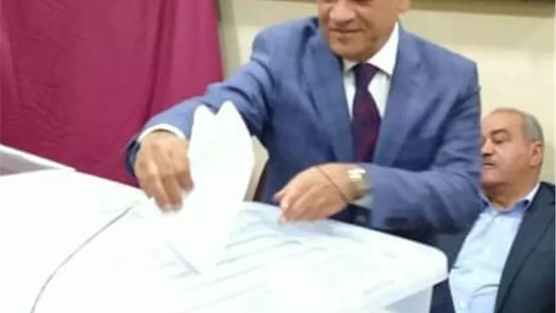 نقيب محامي القاهرة السابق يدلى بصوته في الانتخابات