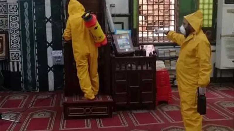 حملات تطهير وتعقيم للمساجد ضمن التدابير والإجراءات الإحترازية باسوان